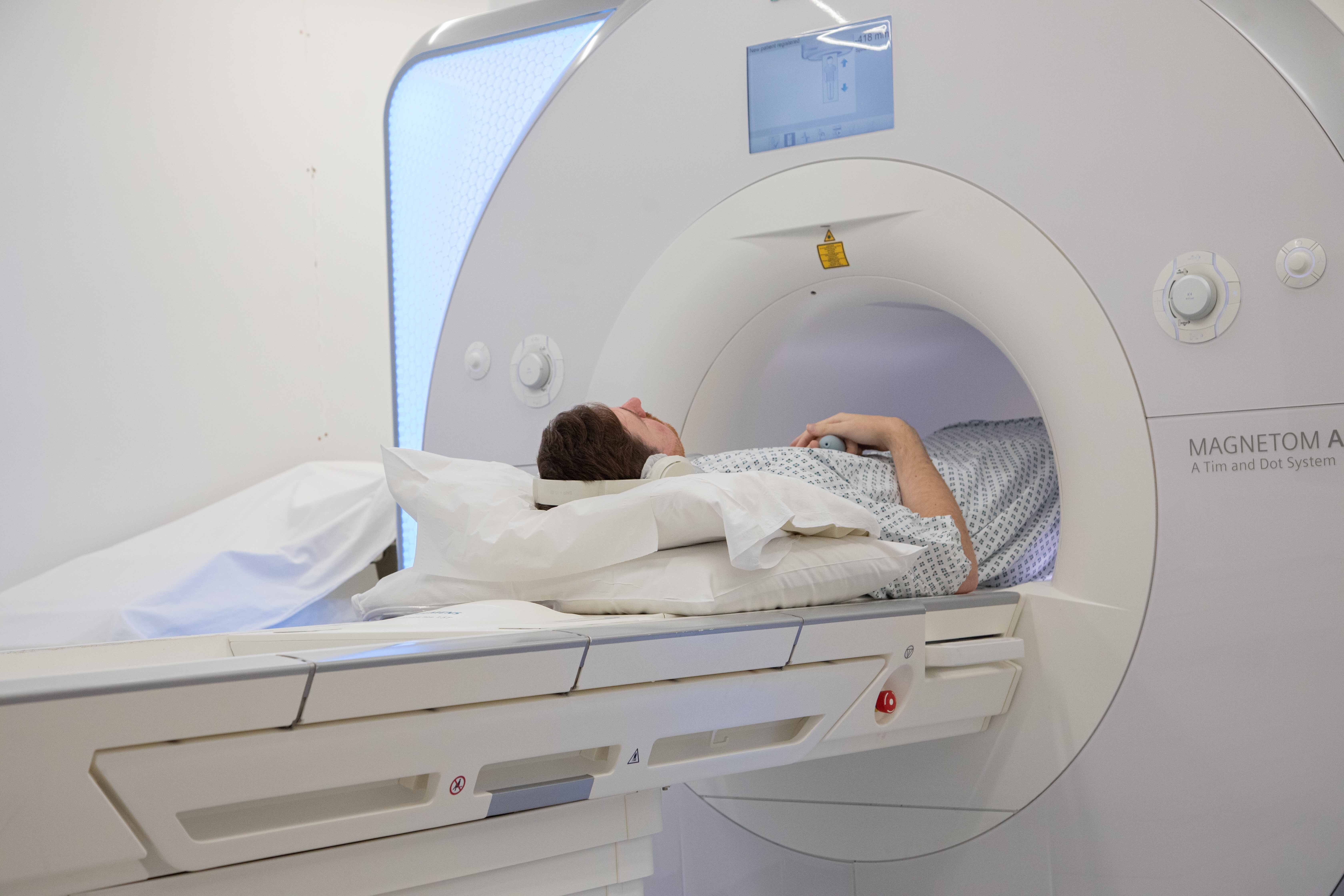 MRI (Magnetic Resonance Imaging)